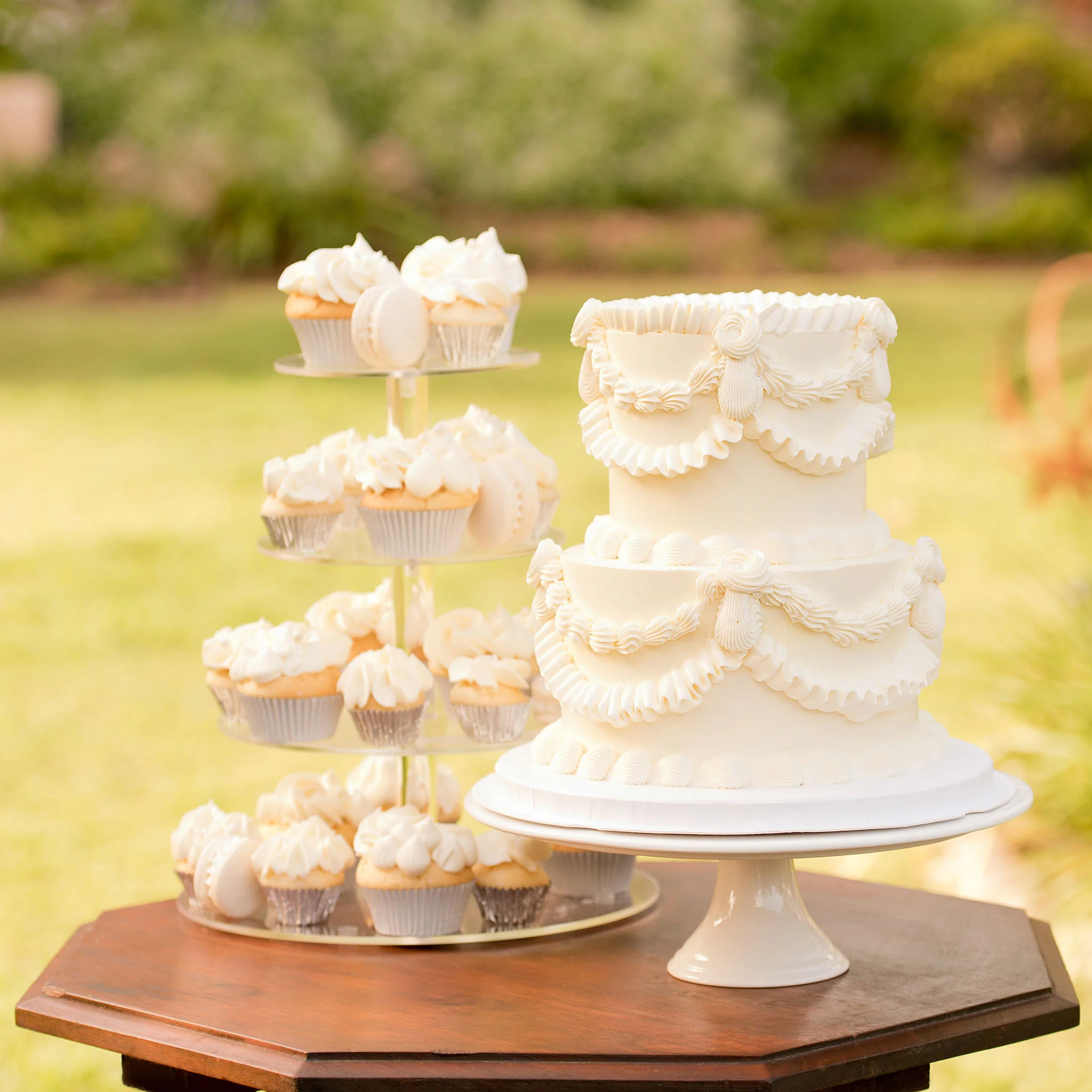 Vintage Dream Two Tiers - Perfect Party Pack to serve 85 guests - Image 4